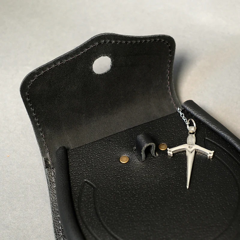 Black Embossed Leather Day Sporran with Sword Pin Clasp - Image 4