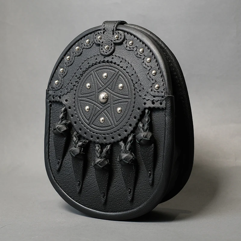 Black Leather Hunting Sporran with Celtic Embossing - Image 2