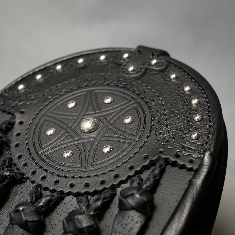 Black Leather Hunting Sporran with Celtic Embossing - Image 4