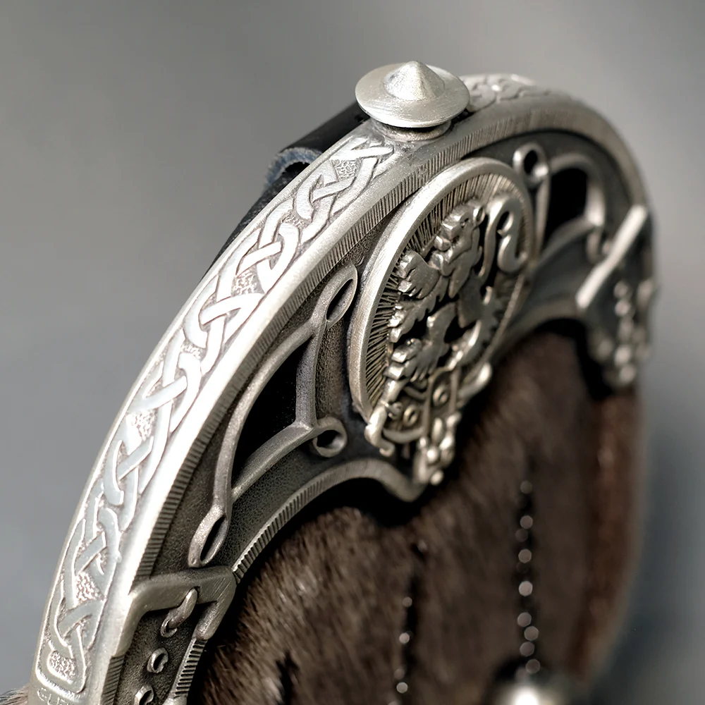 Grey Seal Dress Sporran with Rampant Lion on Antique Cantle - Image 3