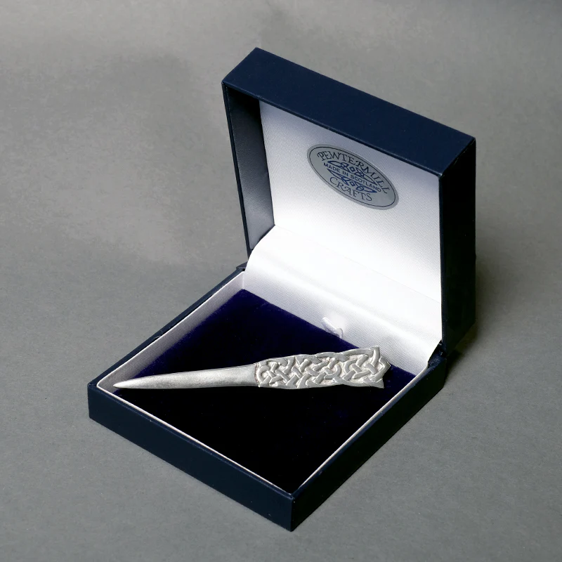 Knotwork Design Pewter Kilt Pin - Image 2