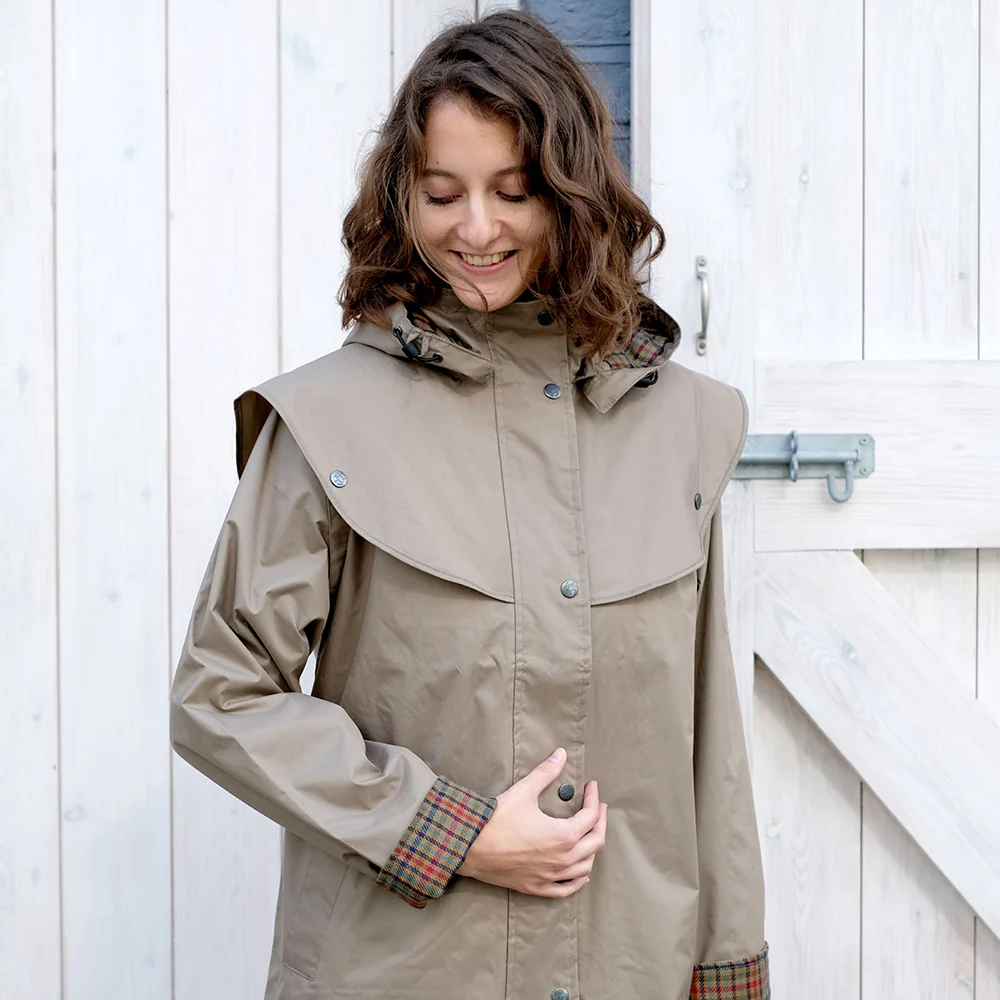 Classic Cotswold Raincoat in Beige - Image 2