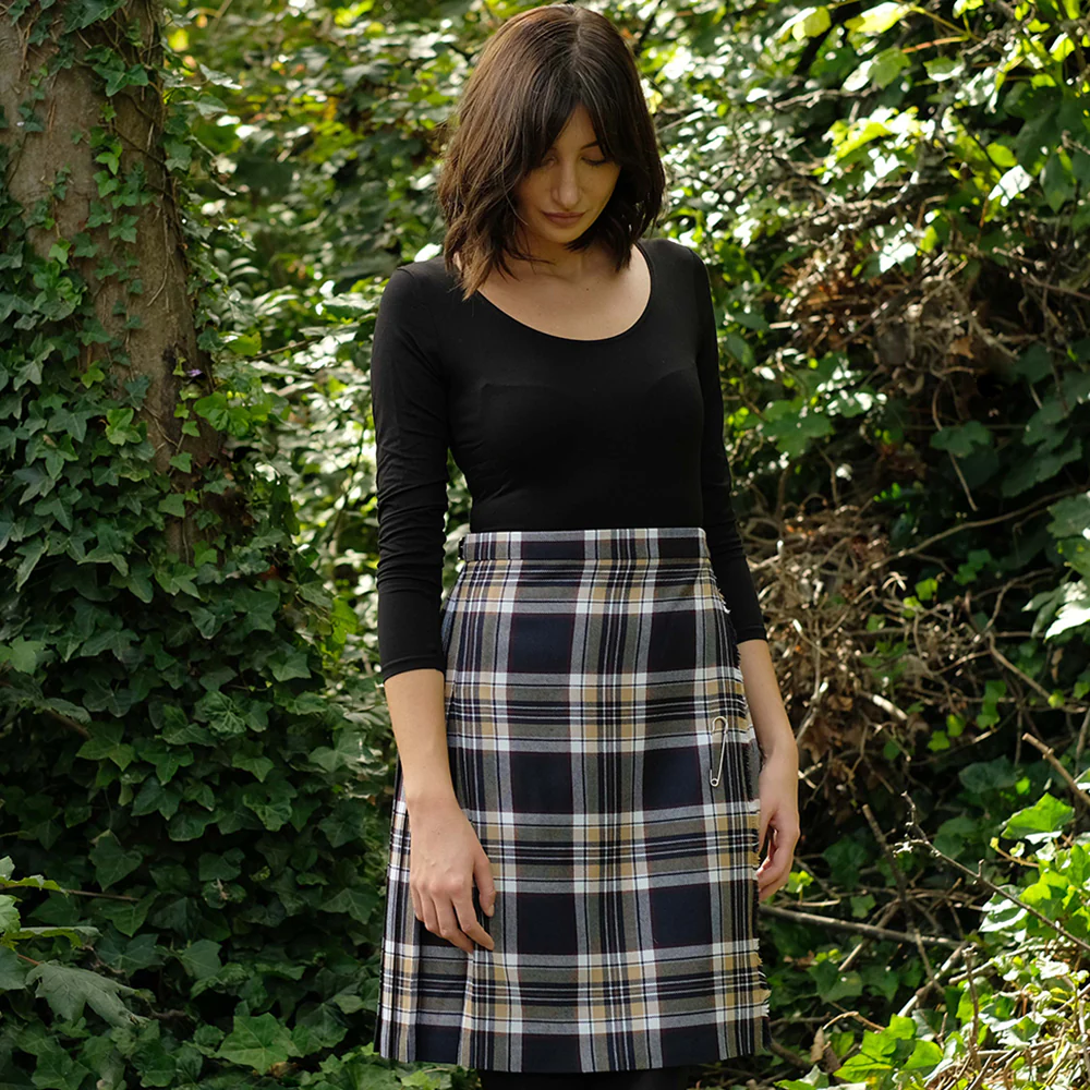 Womens Knee Length Kilt in Navy Stewart Tartan - Image 3