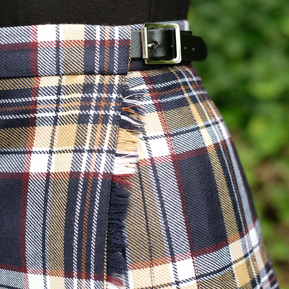 Womens Knee Length Kilt in Navy Stewart Tartan - Image 4